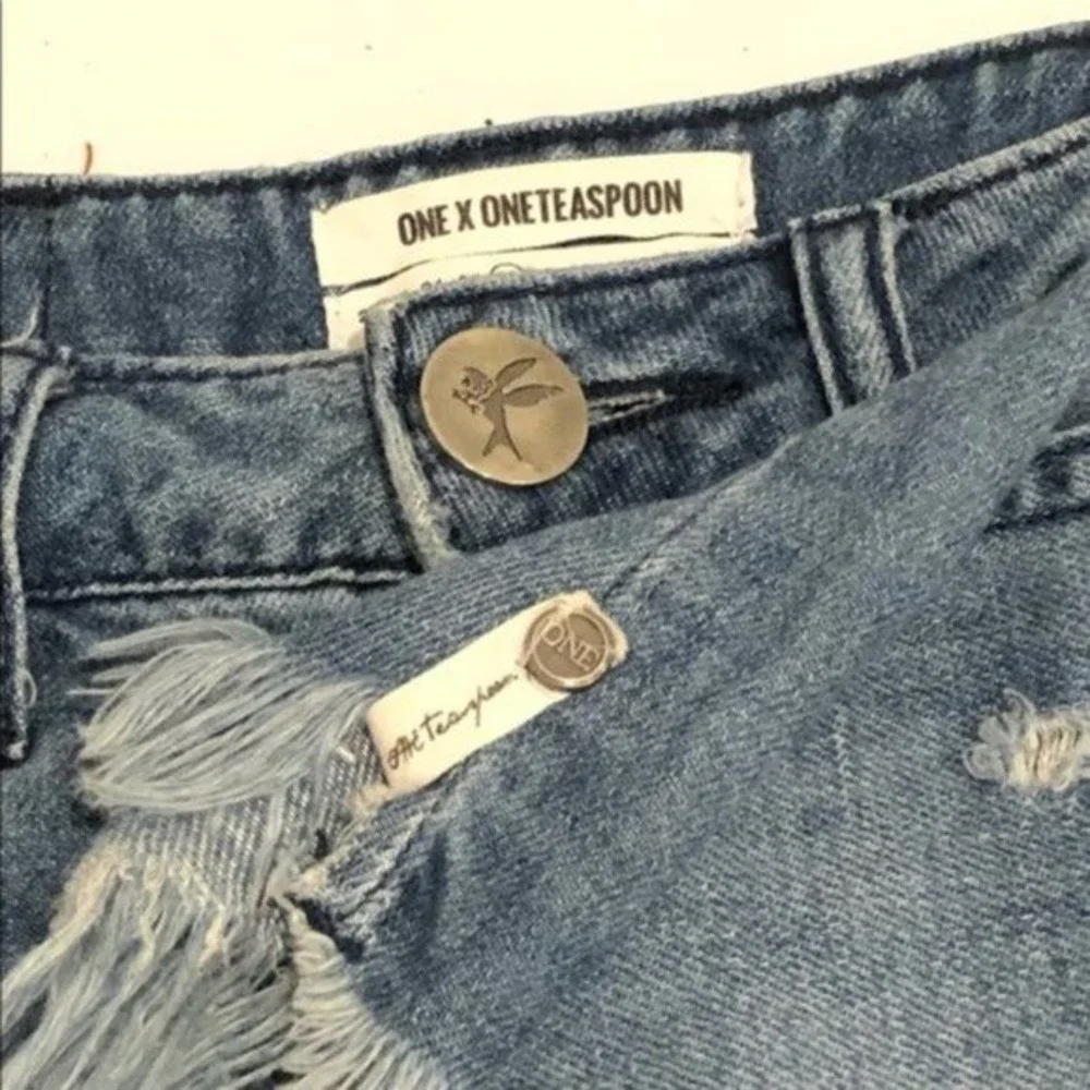 One Teaspoon Denim Cutoff Fringe Shorts Size 26 - Picture 6 of 12